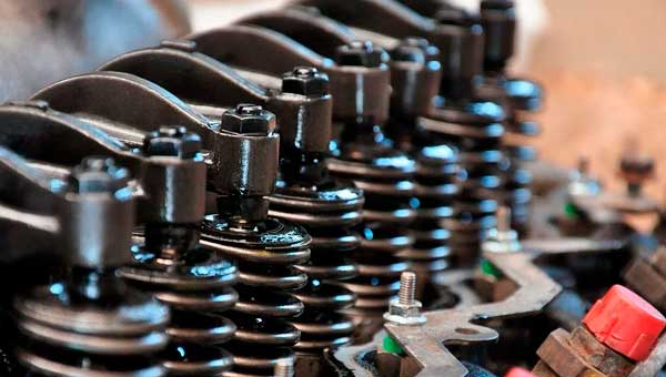 Почему мотор стучит на холодную